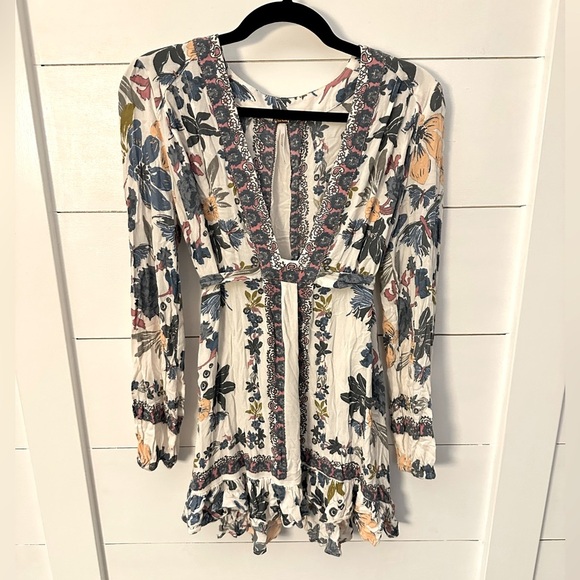 FREE PEOPLE 8 Violet hill ruffle detail V neck Tie boho shabby chic tunic dress - Picture 3 of 15